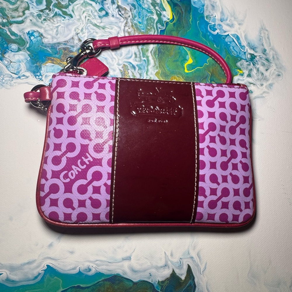 COACH- NEW WRISTLET MAROON AND FUCHSAI.  Perfect gift for Easter